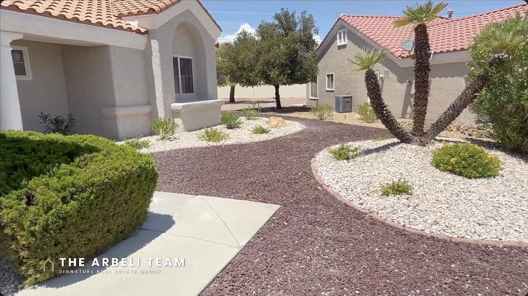 Single-story Del Webb Weston home exterior with desert landscaping on a Sun City Summerlin cul-de-sac