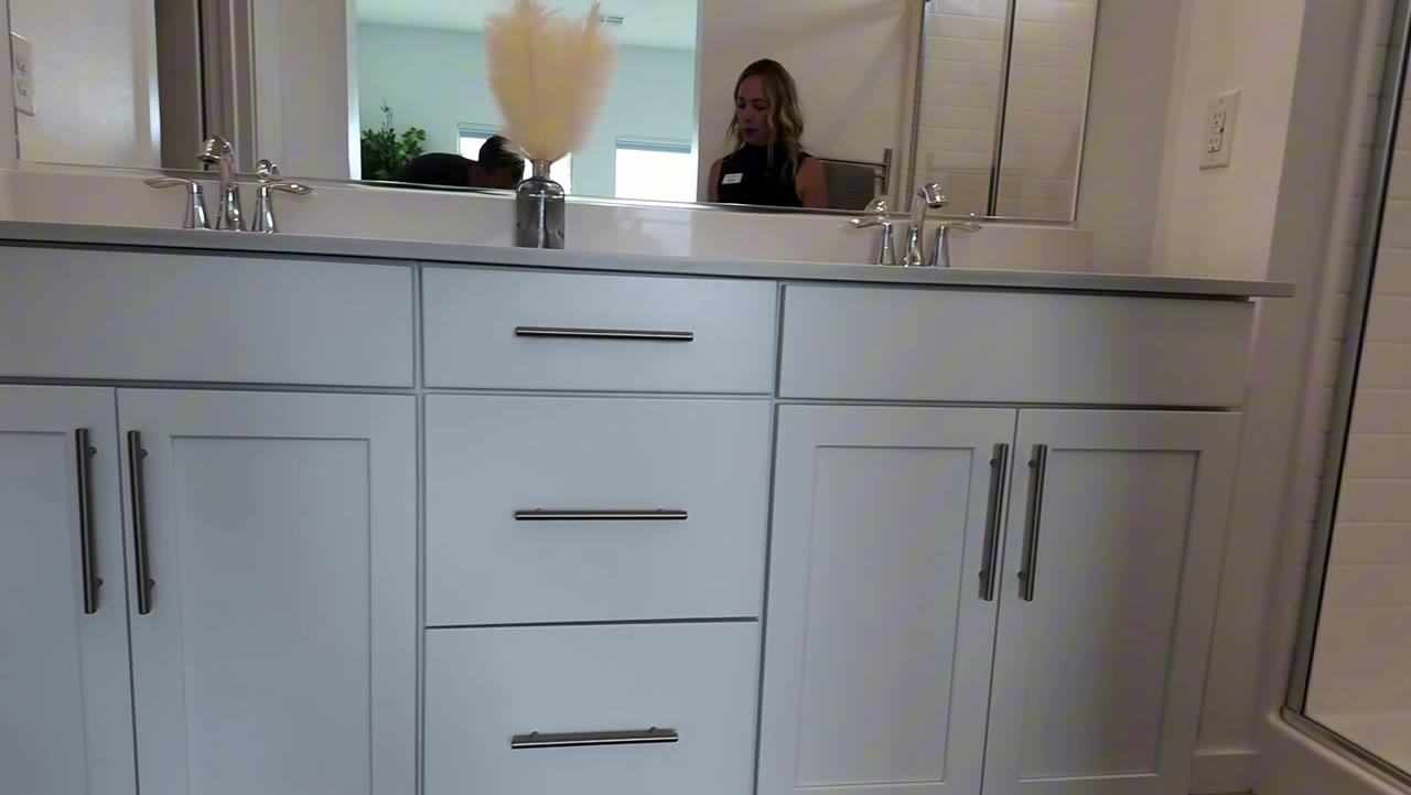 Primary bathroom with double sinks and white cabinetry at 924 Kings Cliff Lane, Las Vegas 89138